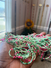 Load image into Gallery viewer, Glow Queen, Lite Glow in the Dark
